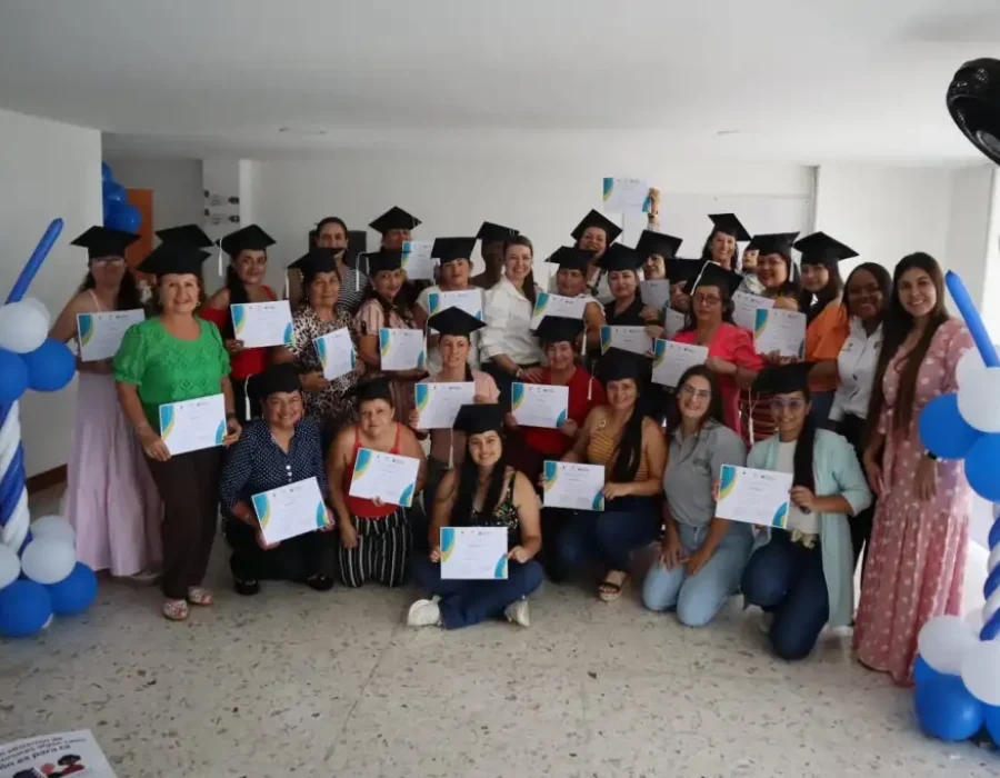 La Casa de Mujeres Empoderadas graduó a 36 Mujeres en Cursos de Alfabetización Digital y Herramientas Ofimáticas 