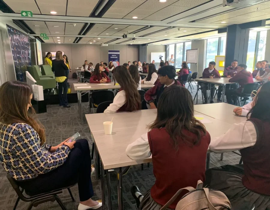 Inspirando el Futuro: Laudes Infantis apoya a Jóvenes de Colegios Públicos en su Camino hacia el Éxito Tecnológico
