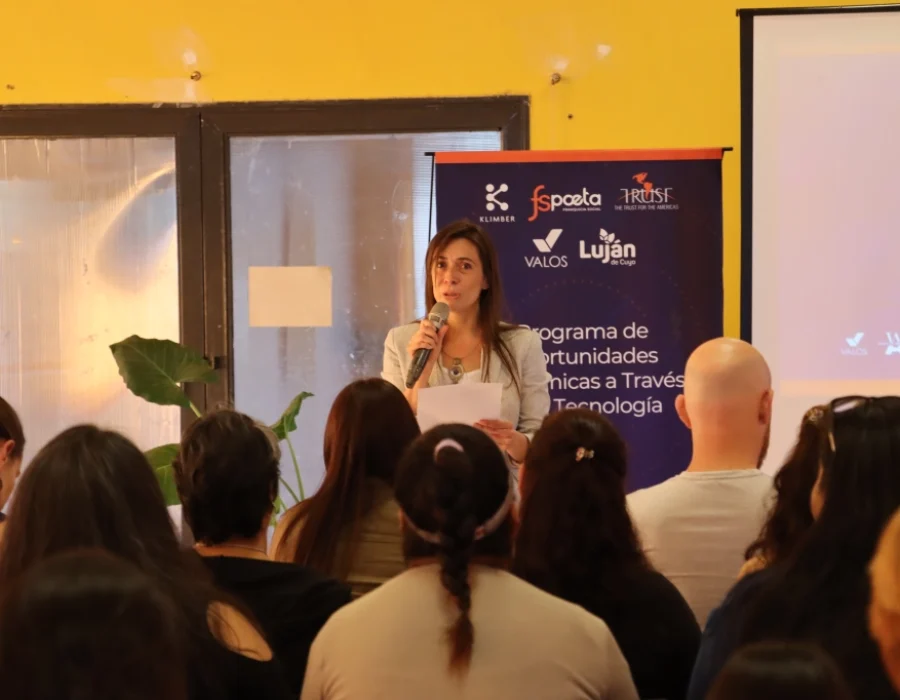 Valos celebra la graduación de 24 alumnas en Argentina